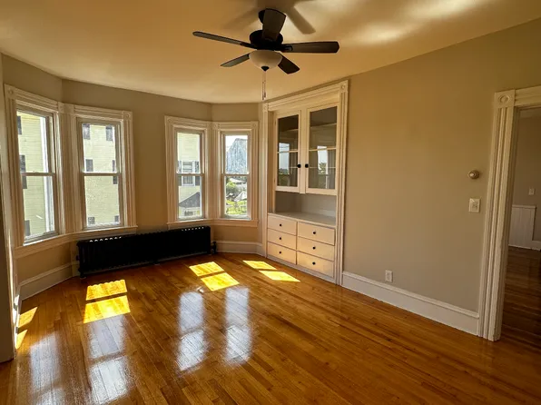 439 Middle St APT 2, Fall River, MA 02724