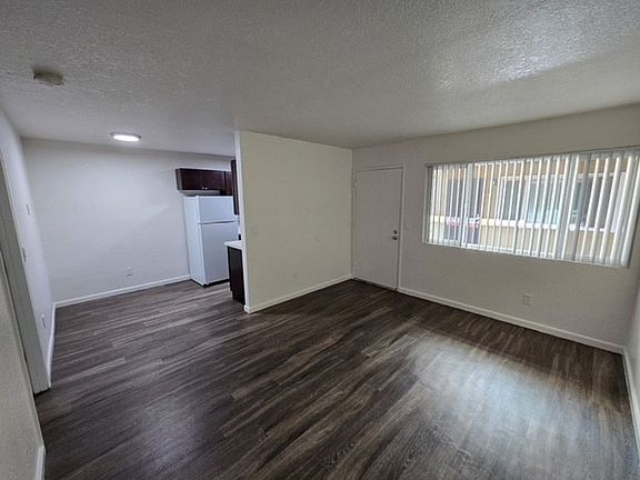 2nd image of 3117-3119 Valle Ave #17-11