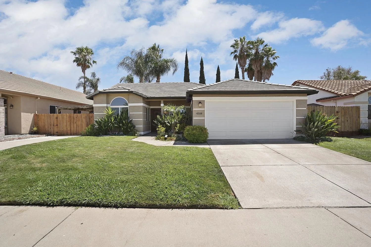 4508 Thira Way photo 1