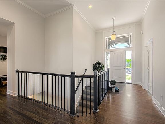 2nd image of 1043 Fir Ln