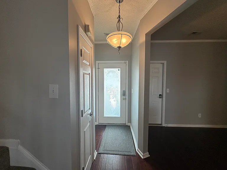 5042 Kemps Lake Dr — Photo 2