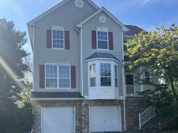 248 Winding Hill Dr, Hackettstown, NJ 07840