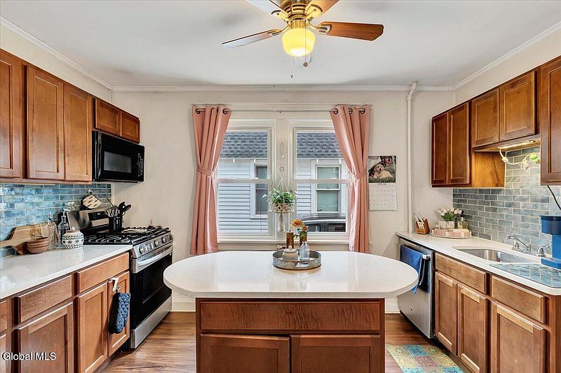 2nd image of 1075 Keyes Avenue