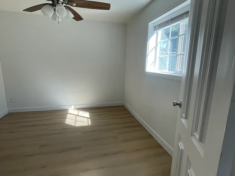 1207-9 Lyons Ln — Photo 6