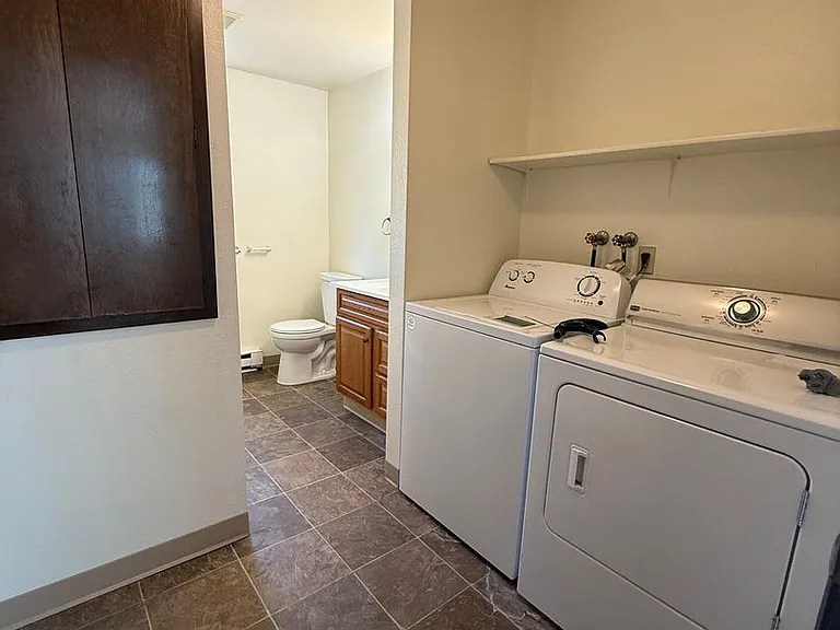 23 SE 10th St #7 — Photo 10