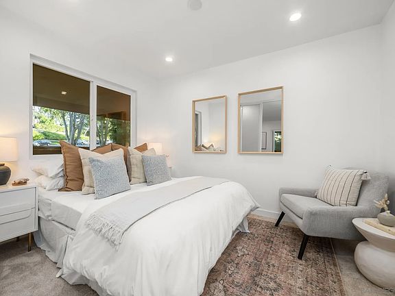 4th image of 8581 Villa La Jolla Dr APT P