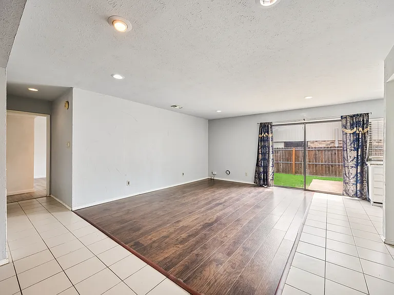 2933 Silverdale Ln — Photo 8