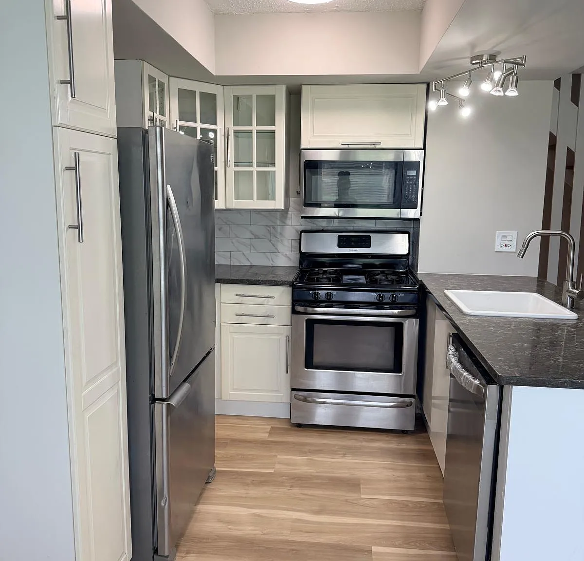 3 bed, 1.5 bath, 1250 sqft, $2,775 — Photo 1
