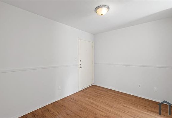 5th image of 4105 Speedway APT 202