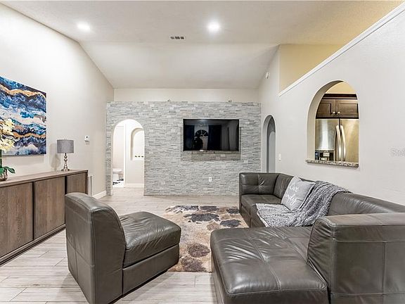 4th image of 12722 Parkbury Dr