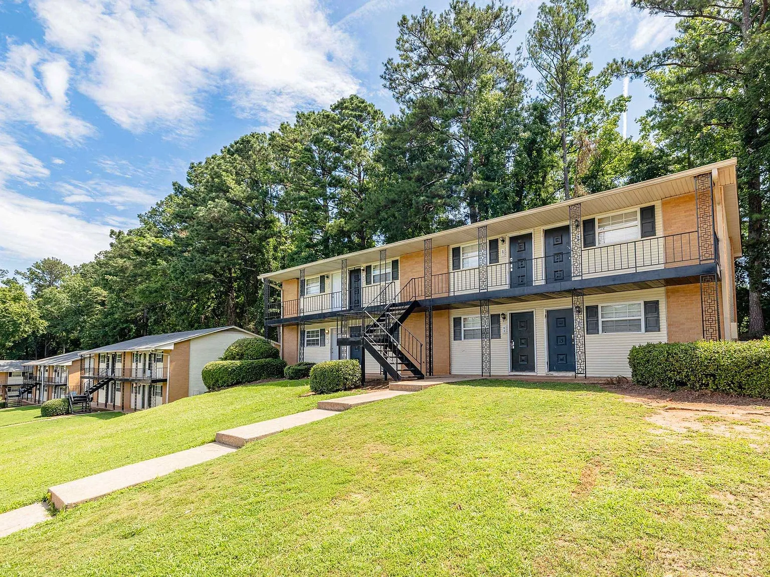Premier Club Living Apartments in Union City, GA | Spacious Pet-Friendly Apartments Near I-85 — Photo 2