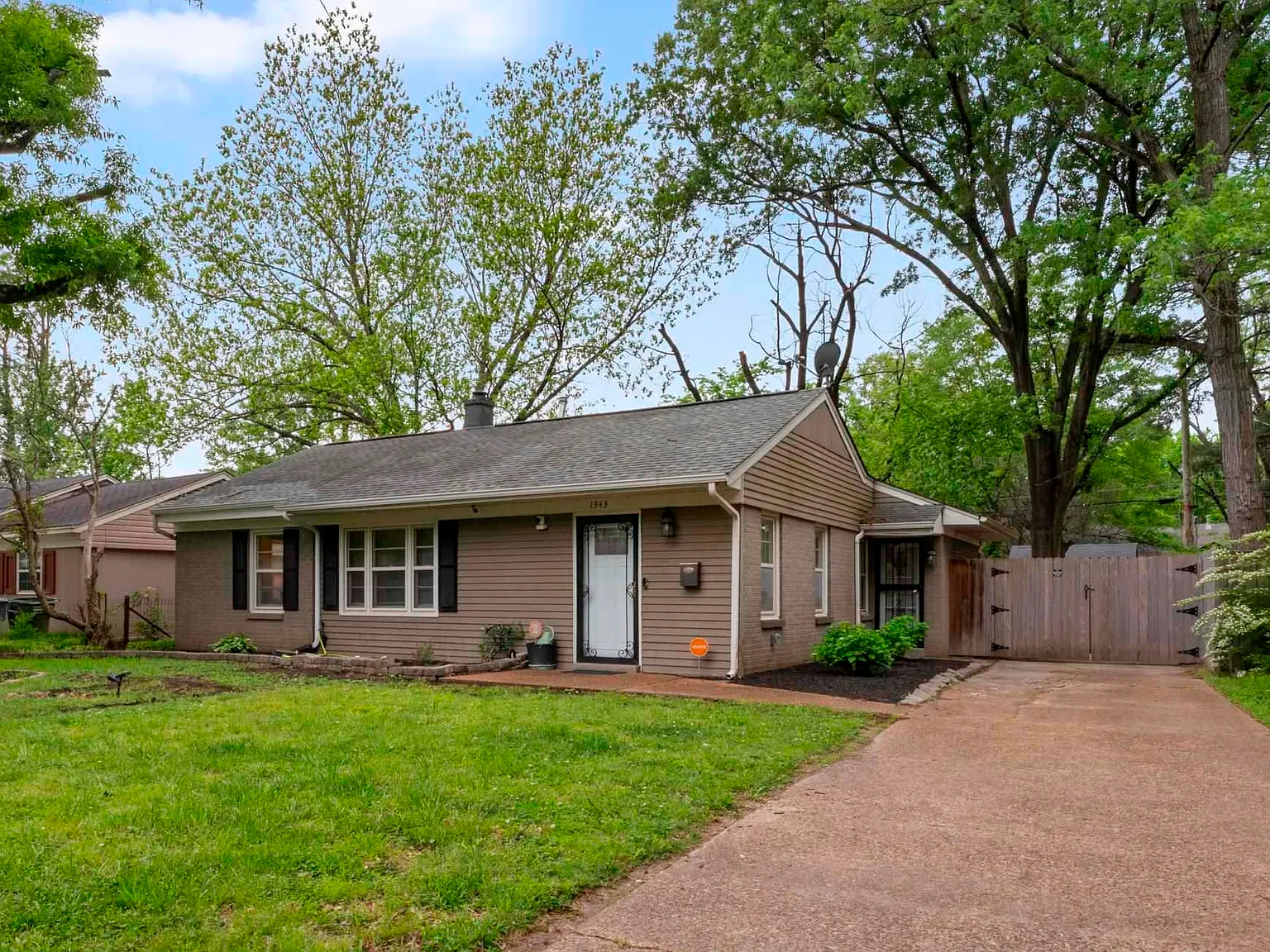 3 bed, 1237 sqft, $1,550 — Photo 1