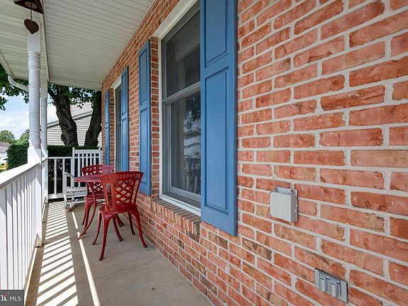 4th image of 891 Parkside Ln