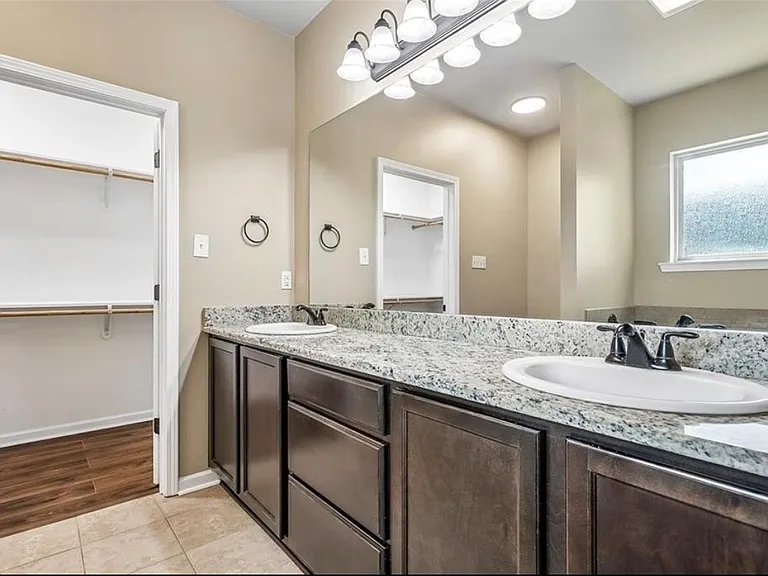 605 Whip St — Photo 9