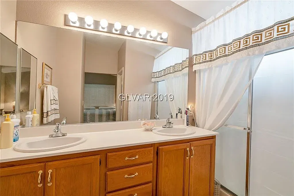 3 bed, 1244 sqft, $1,800 — Photo 1