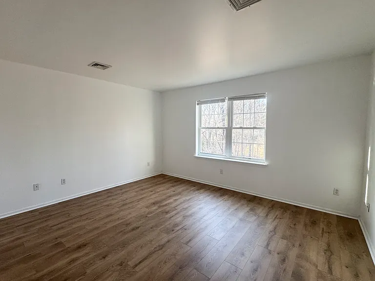 409 Kings Hwy — Photo 17