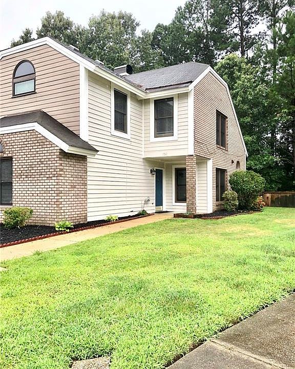 1st image of 752 S Lake Cir