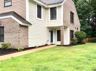 752 S Lake Cir, Chesapeake, VA 23322