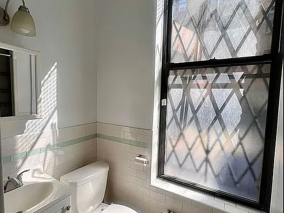 3rd image of 212 W 79th St APT 1A2