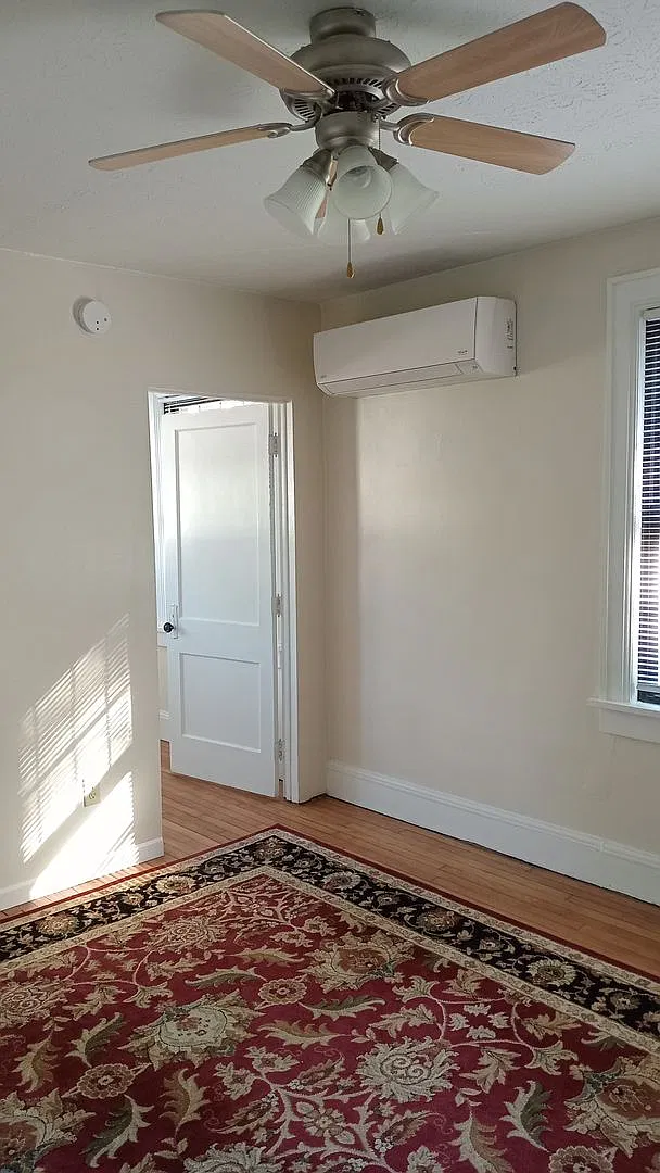 Charming 1 Bedroom Apartment in the Heart of Massillon — Photo 4