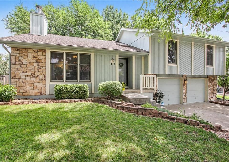 1st image of 1111 NE Richardson Pl