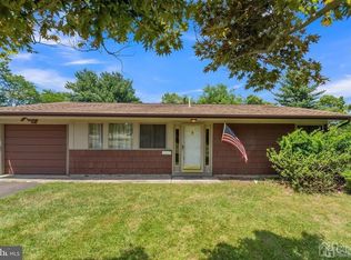 3 Berwick Rd, Kendall Park, NJ 08824