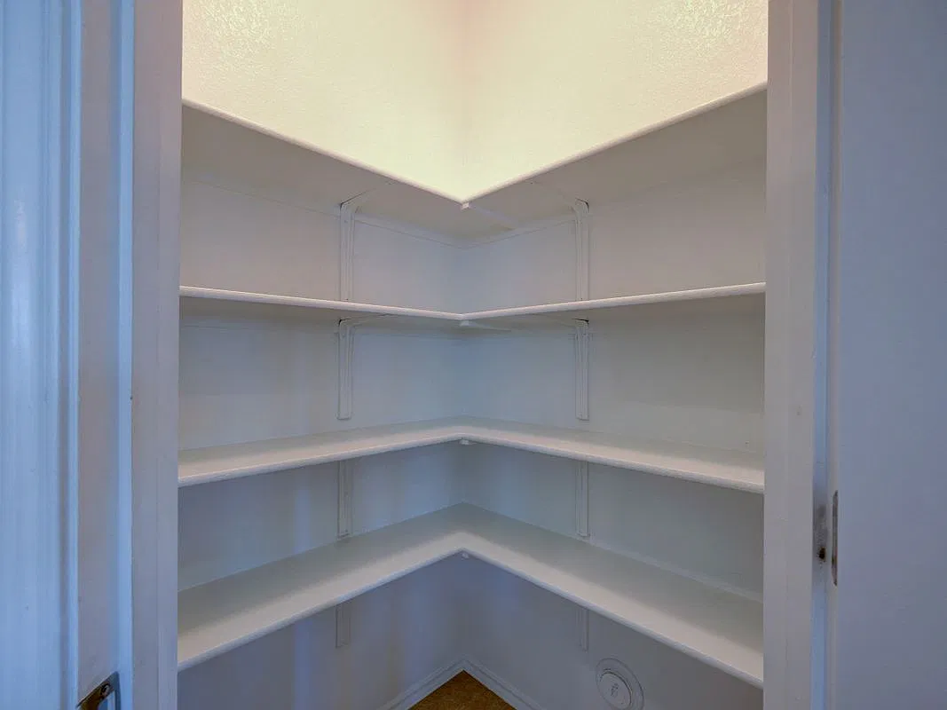 4 bed, 3.0 bath, 2406 sqft, $2,650 — Photo 4