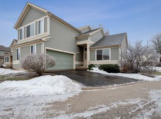 711 Sandy Pointe Ln, Round Lake Park, IL 60073