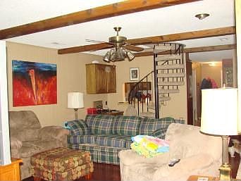 5th image of 2516 W Orleans Dr