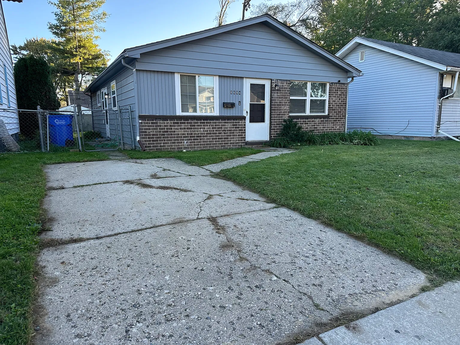 3 bed, 1005 sqft, $1,300 — Photo 1