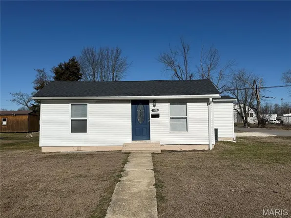1105 W Locust St, Bowling Green, MO 63334