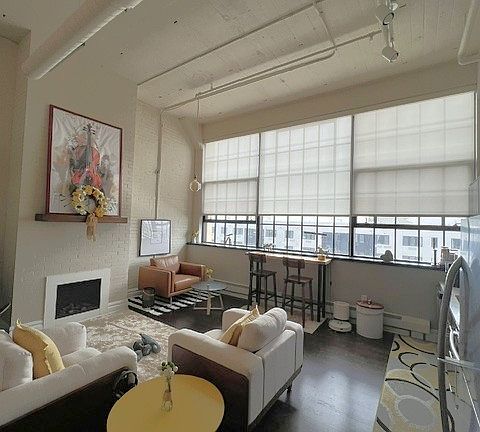 5th image of 2917 Main St Unit 410