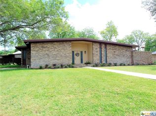 1019 N Avenue E, Shiner, TX 77984