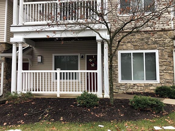 2nd image of 942 Oakwood Ave #942
