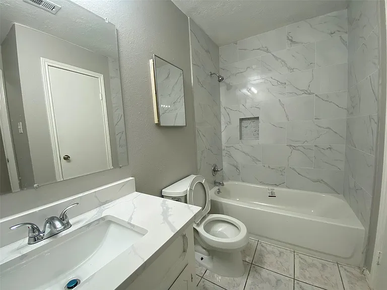 12730 Labelle Ln — Photo 12