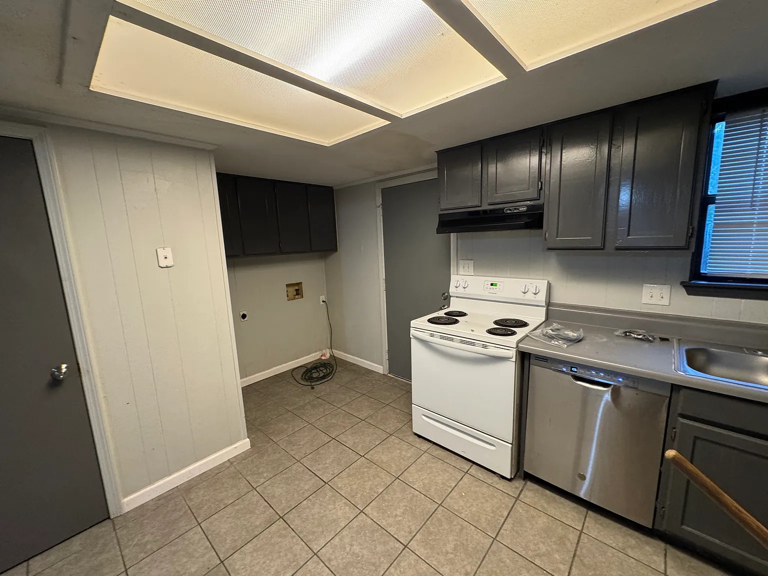 2 bed, 1.5 bath, $800 — Photo 2