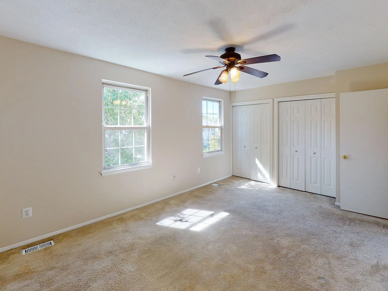3 bed, 1976 sqft, $2,200 — Photo 4