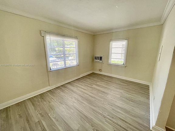 5th image of 931 Catalonia Ave APT 2