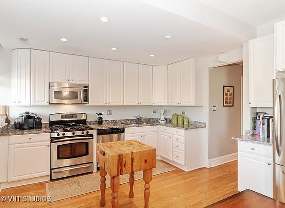 4th image of 4449 N Beacon St APT 3N