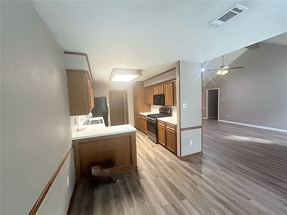 5th image of 607 Castlebrook Dr