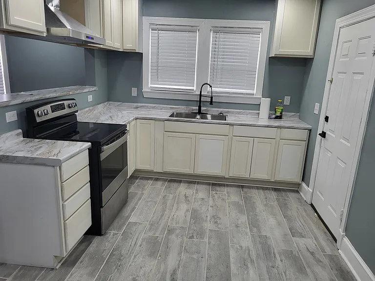 289 Marion Ave — Photo 19