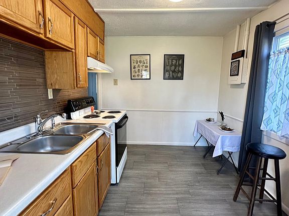 2nd image of 2728 Kenwood Ave