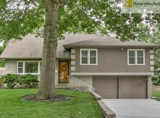 8401 Santa Fe Ln, Overland Park, KS 66212