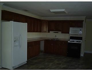 1st image of 2927 Camellia Dr