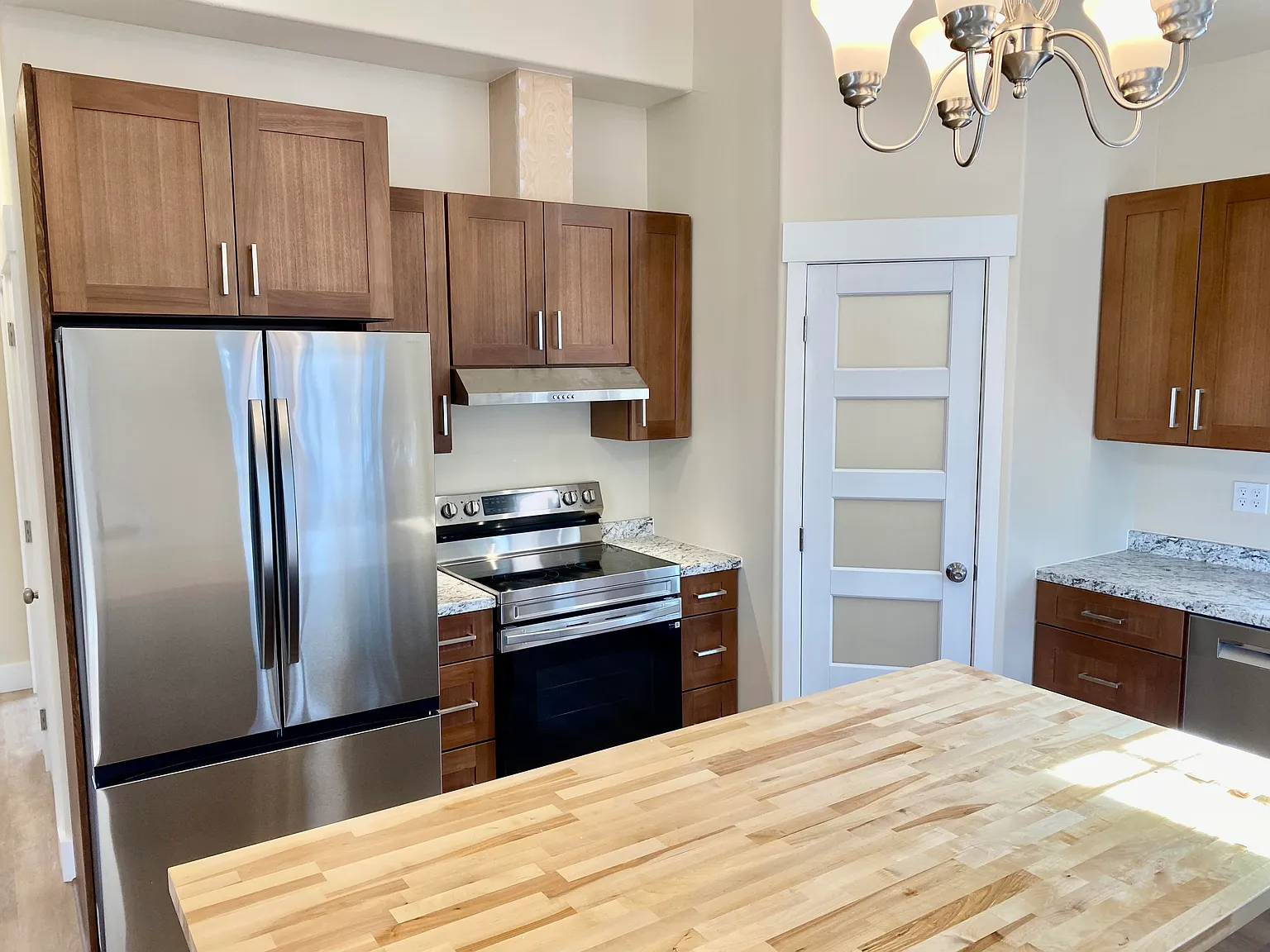 2 bed, 1.5 bath, 1000 sqft, $1,997 — Photo 2