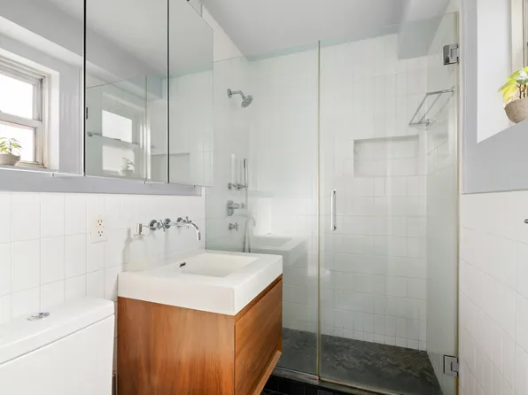 2 Charlton Street 4C image 7 of 8