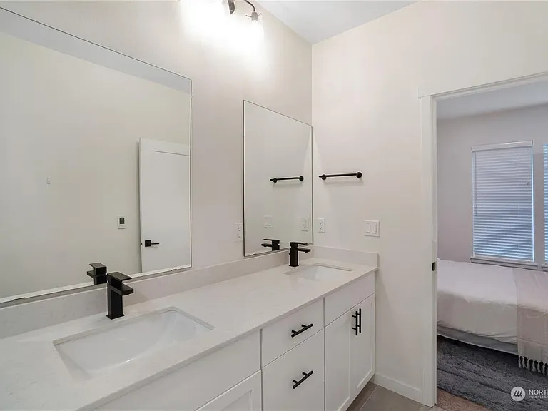 5240 Brooklyn Ave NE #B — Photo 18