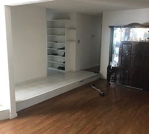 4th image of 3088 Rosemont Dr