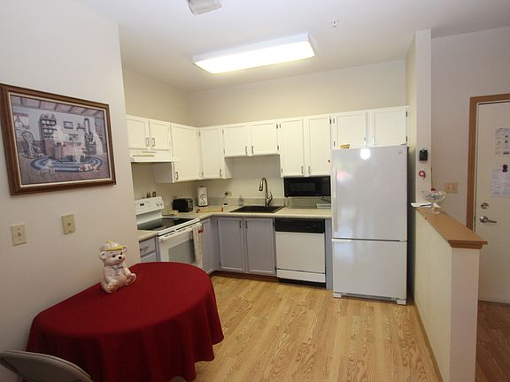 2nd image of 605 Barrington Ave APT 118