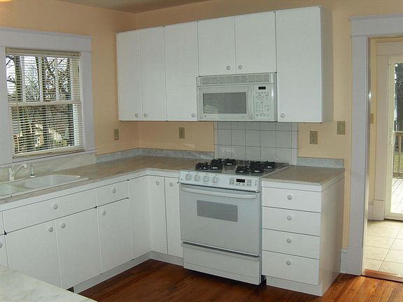 4th image of 1009 Haywood St